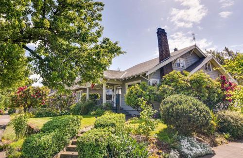 King Maison | Walk to Williams District Home with Hot Tub and Patio