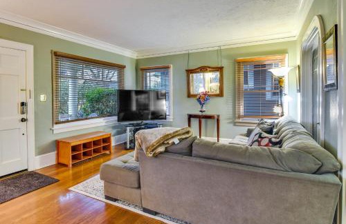 King Maison | Walk to Williams District Home with Hot Tub and Patio