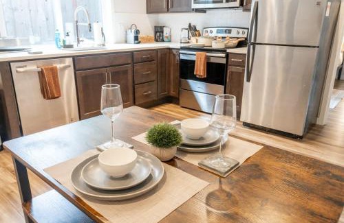Vernon Maison | Walkable Apt Next to Restaurants, Bars, and Shops!