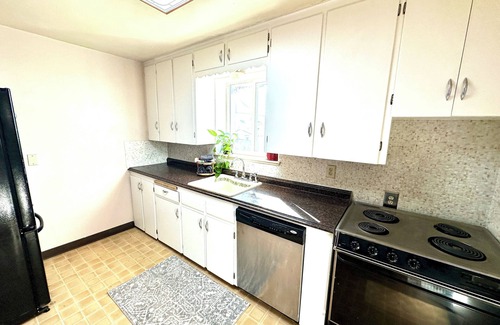 Barths Appartement | Walkable, bright 2BR charmer in the heart of Wheat Ridge near Lo-Hi