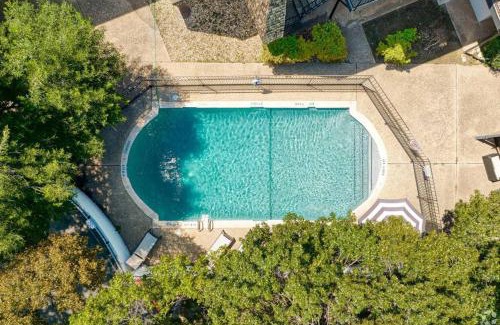 Bouldin Appartement | Walkable Dtwn 2B Getaway - Sleeps 5 - Pool, Prkg