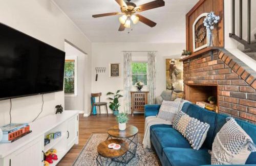 Kamm's Corners Maison | Walkable Neighborhood of Kamm's Corners