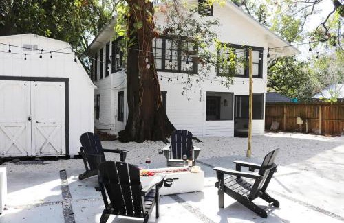 South Seminole Heights Maison | Walkable, Outdoor Oasis, BBQ, Firepit and Bocce Ball