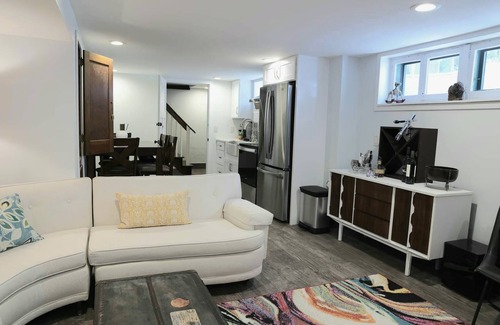 East Aurora Appartement | Walkable - Village of East Aurora Craftsman Quaint Gardens