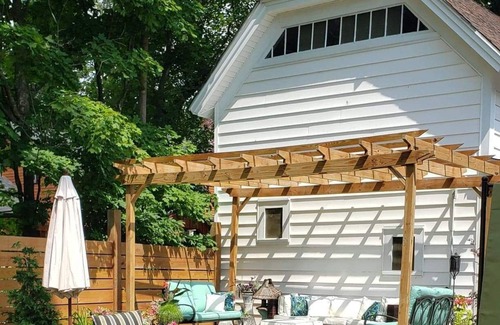 East Aurora Appartement | Walkable - Village of East Aurora Craftsman Quaint Gardens