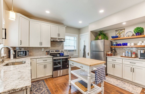 Zelienople Maison | Walkable Zelienople Home w/ Patio & Grill!