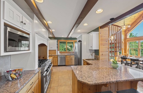 Walker Lake Cabine | Walker Lake Lodge | Right Near Walker Lake + Hot Tub!