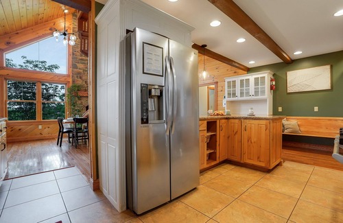 Walker Lake Cabine | Walker Lake Lodge | Right Near Walker Lake + Hot Tub!