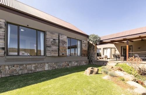 Dullstroom Maison | Walkersons Estate Red Oak Ridge