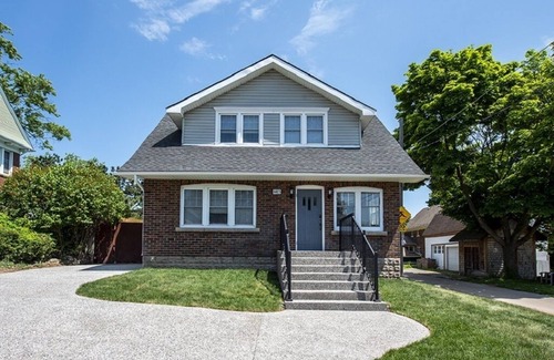 Niagara Falls Maison | Walking distance to Niagara Falls