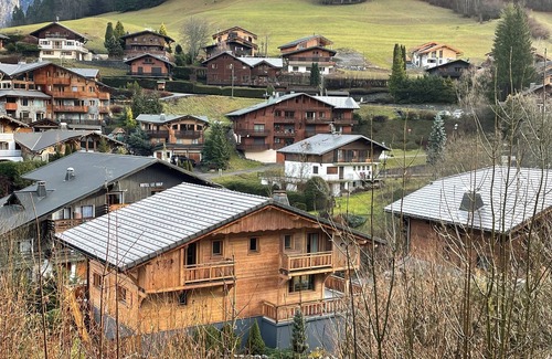 Morzine Appartement | Walking Distance of all Lifts/town for Summer and Winter Fun!