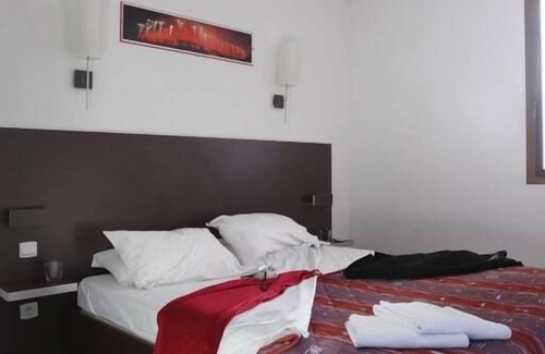 Carcassonne Hôtel | Walking Distance to Parc de Bellevue in Historic Centre! Carcassonne w/ Kitchen!