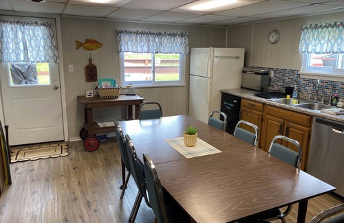 Conneaut Lakeshore Cottage | Walking distance to beach area of Conneaut lake- 4 bedroom