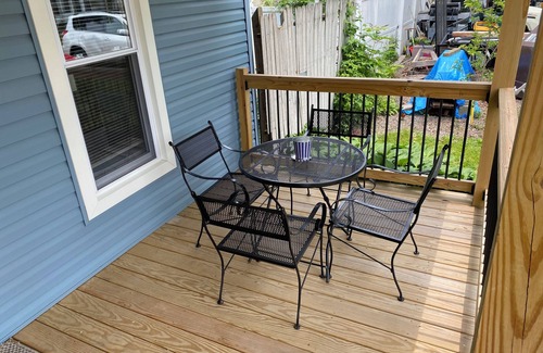 Conneaut Lakeshore Cottage | Walking distance to beach area of Conneaut lake- 4 bedroom