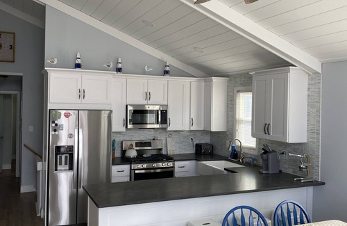 Townsend's Inlet Maison | Walking distance to great Southend beach, stores, restaurants, marinas..and more