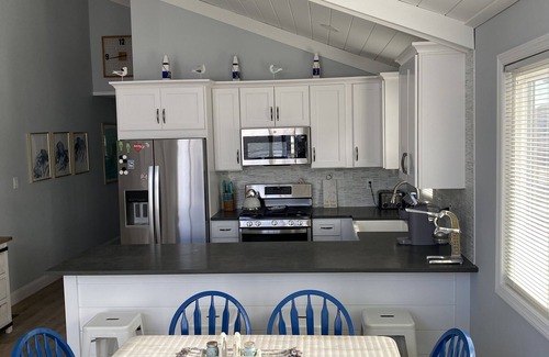 Townsend's Inlet Maison | Walking distance to great Southend beach, stores, restaurants, marinas..and more