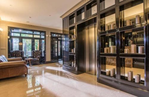 Odessa City Center Hôtel | Wall Street - Maestro