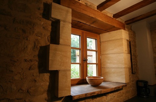 Saint-Sulpice-d'Excideuil Cottage | Propriété de charme et piscine Walnut Barn, idéale pour les familles et les couples
