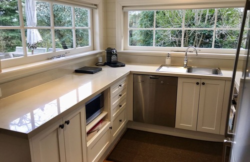Burrawang Cottage | Walnut Cottage. Détente Country Charm.