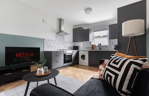 Hoe Street Maison | Walthamstow Gem: 3BR Urban Haven