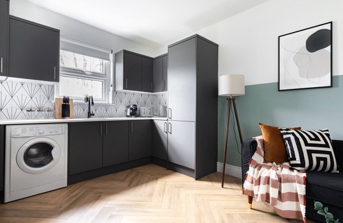 Hoe Street Maison | Walthamstow Gem: 3BR Urban Haven