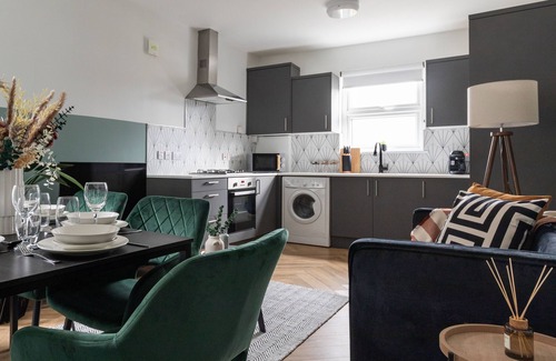 Hoe Street Maison | Walthamstow Gem: 3BR Urban Haven