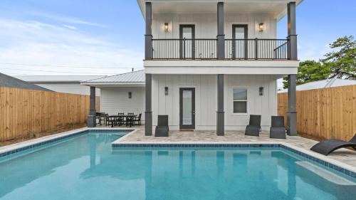 Kiska Beach Maison | Wanderlust by AvantStay Walk to Beach Pool New Construction