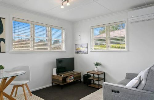 Taupo Maison | Wanderlust Retreat- Quaint and Romantic Cottage
