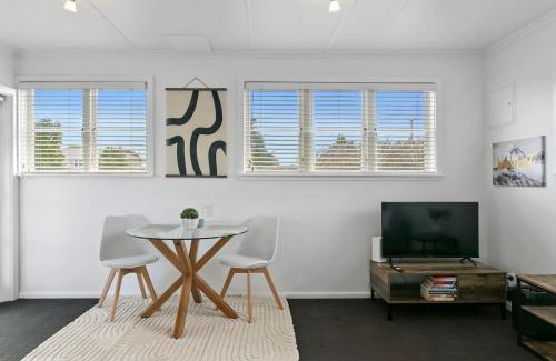 Taupo Maison | Wanderlust Retreat- Quaint and Romantic Cottage