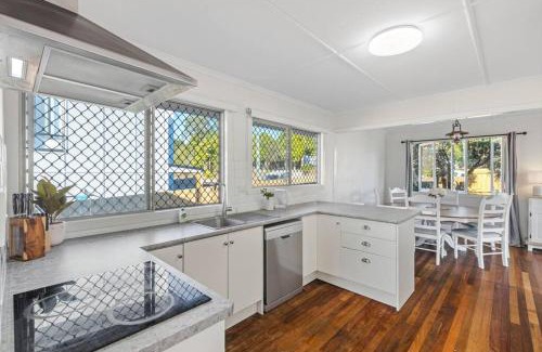 Gympie Maison | Warm and Cozy Cottage House