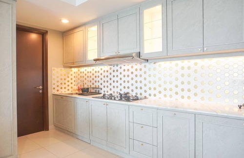 Kelapa Gading Timur Appartement | Warm And Elegant 2Br At The Kensington Royal Suites Apartment