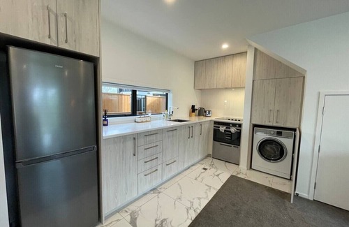 Merivale Appartement | Warm and Stylish 2BR Home