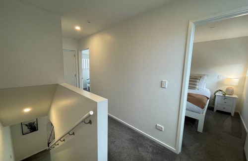 Merivale Appartement | Warm and Stylish 2BR Home