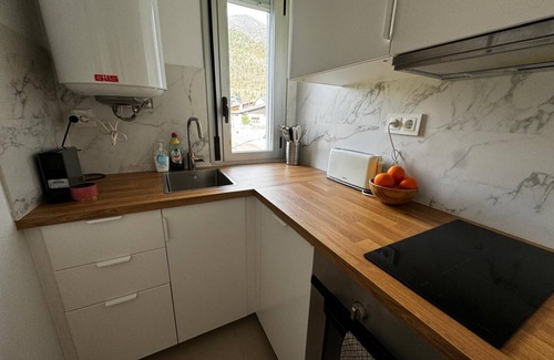 Cires Appartement | Warm apartment in the mountains, with great hiking trails around.