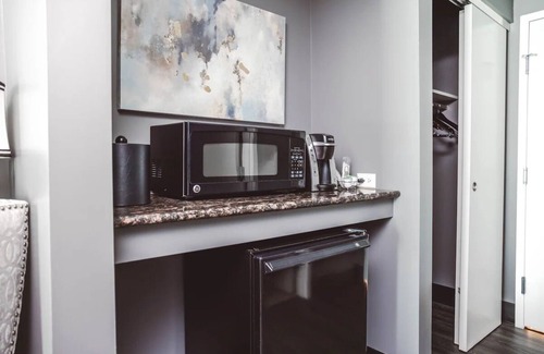 Zion Hôtel | Warm Boutique Vibes with Firepits l Near Shiloh House & Lake Michigan
