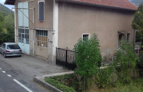 Montmaur Maison | Warm, characterful house, former village forge, ideal for hiking.