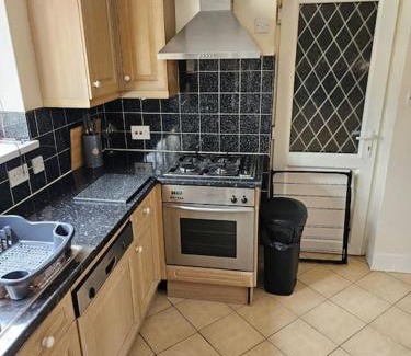 Luton Appartement | Warm Contractor-Friendly Home