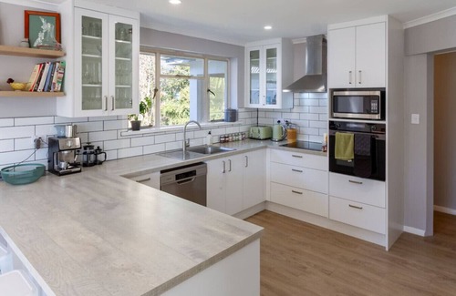 Avonhead Maison | Warm Family Home near CHCH Airport with Parking