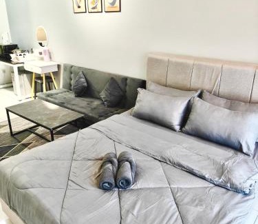 Bukit Indah Appartement | Warm home skytrees beautiful hills