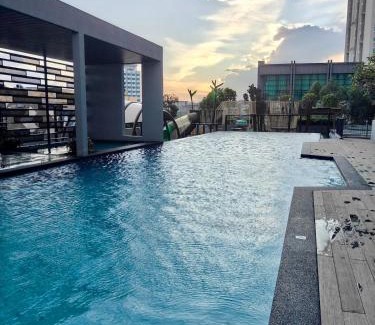 Bukit Indah Appartement | Warm home skytrees beautiful hills