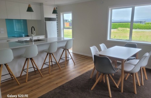 Martinborough Maison | Warm, new house, equipped with all you need for an enjoyable weekend away!