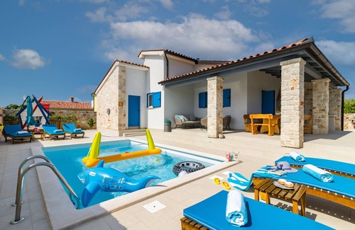 Jursici Villa | Villa chaleureuse, ensoleillée, privée et familiale