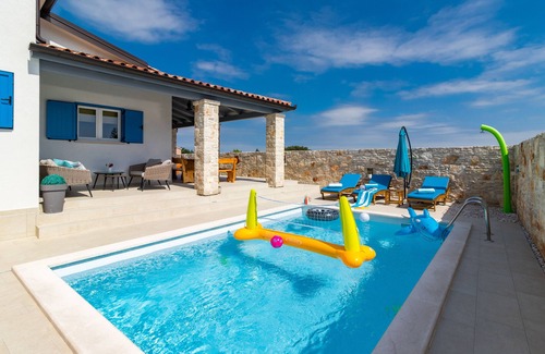 Jursici Villa | Villa chaleureuse, ensoleillée, privée et familiale