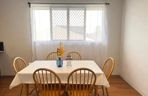 Coopers Plains Maison | Warm Welcome at Coopers Plains