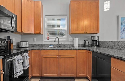 Salem Maison | Comforting, Quiet, Solar Pwr Home in Keizer Exurbs
