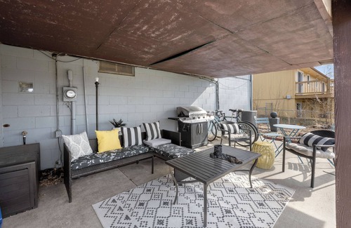 North Central Omaha Maison | Warren. Tranquil golf course views.