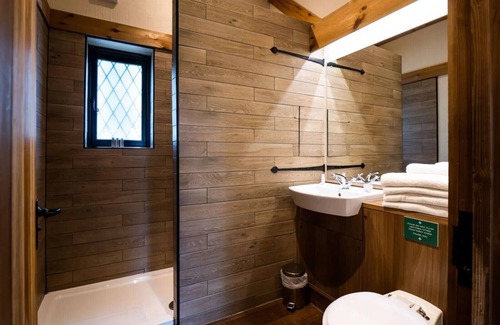 Warwick Town Centre Hôtel | Warwick Castle Hotel and Knight's Village