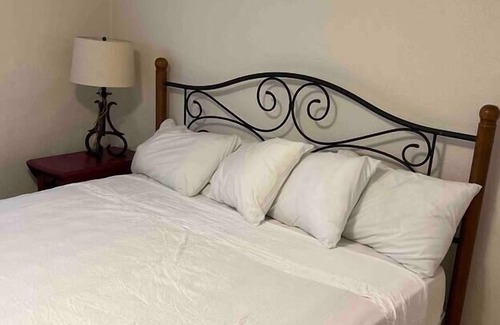 Washington Park Maison | Wash Park Tudor mother in law apt sleeps 4