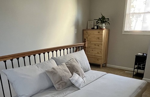 Southeast Maison | Washington D.C. Main Suite, near metro, with porch & free parking