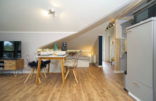 Neuensien Appartement | Wasserblick Garantiert! Ferienwohnung mit 3 Balkonen und 4 Schlafplätzen